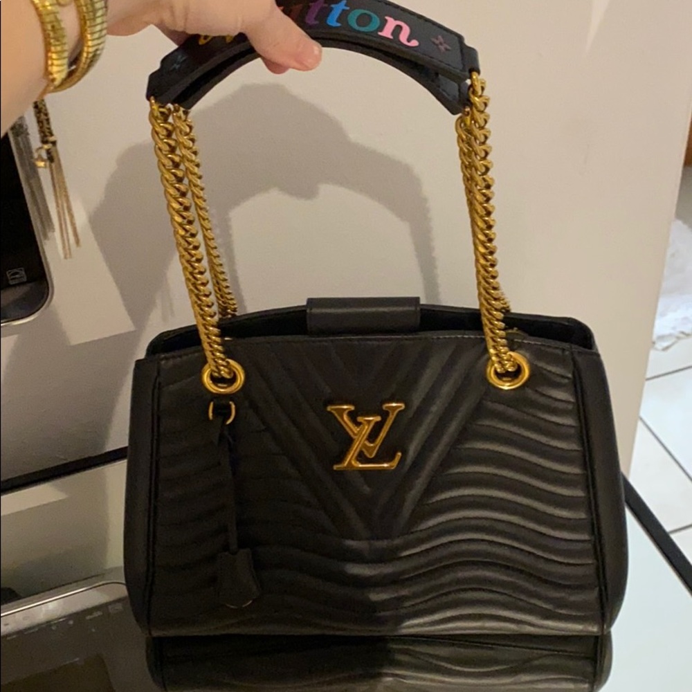 LOUIS VUITTON NEW WAVE CHAIN TOTE